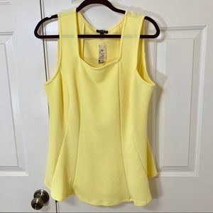 NWT SUNNY YELLOW SCALLOPED SLEEVELESS TOP